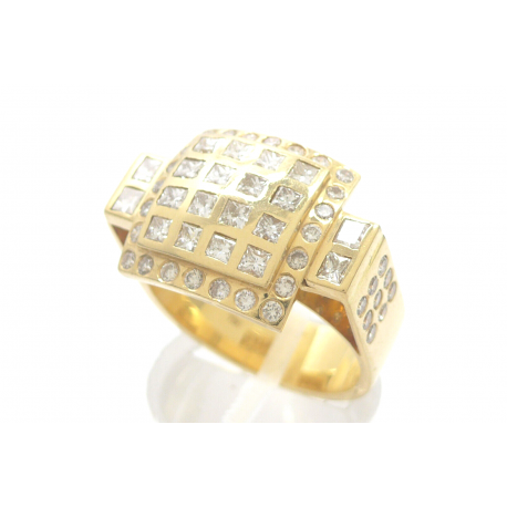 Goldring mit Diamanten